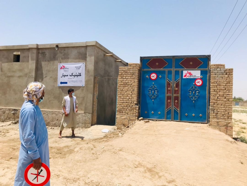 Dočasná klinika Lékařů bez hranic v Kundúzu, kterou organizace zprovoznila na začátku července